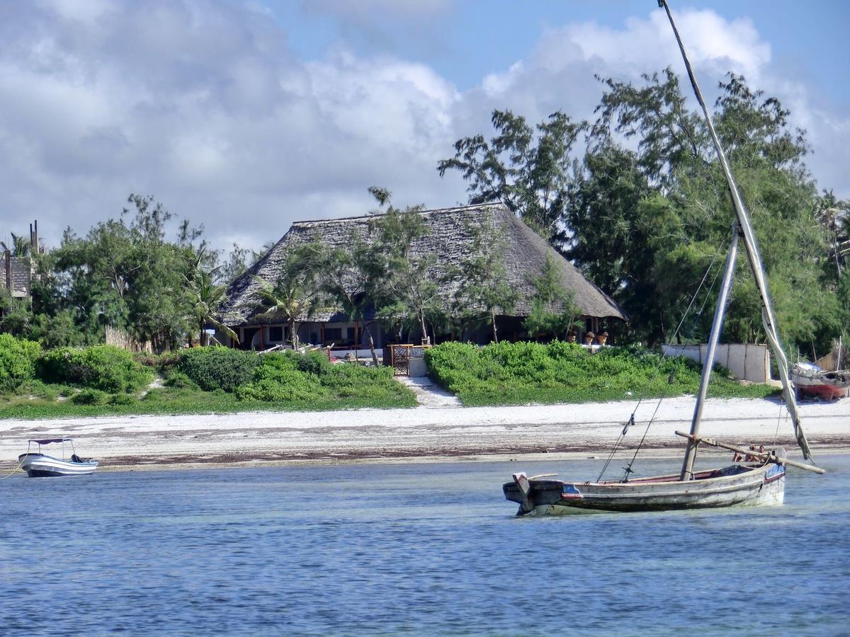 Sunset Beach Resort Watamu Exterior photo